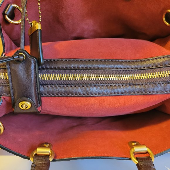 ❤️SOLD❤️ Coach 1941 Rogue with Quilting Rivets - Picture 10 of 16